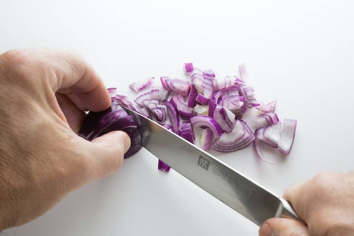 Benefits of Raw onions Raw onion Benefits: పచ్చి ఉల్లిపాయతో ఆ రోగానికి చెక్ పెట్టొచ్చు