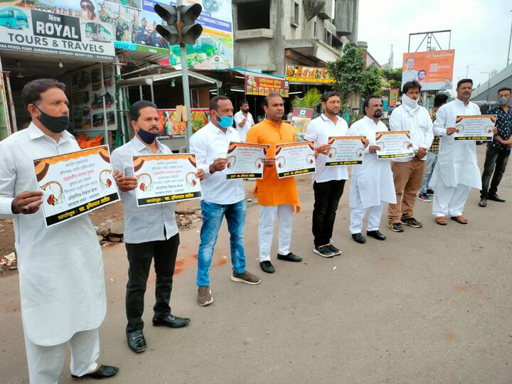 औरंगाबादचे रस्ते एकदम चकाचक आहेत, पिण्याचे पाणी सर्वांना मिळतं, कोणत्याच समस्या नाही असा टोला एमआयएमचे खासदार इम्तियाज जलील यांनी मुख्यमंत्र्यांना लगावला.