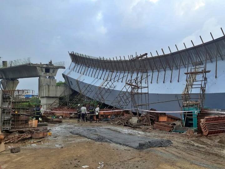 Mumbai Flyover: ముంబయిలో కుప్పకూలిన ఫ్లైఓవర్.... 14 మందికి గాయాలు... సహాయక చర్యలు చేపట్టిన అగ్నిమాపక సిబ్బంది Mumbai Under construction flyover collapses in Bandra 14 injured Mumbai Flyover: ముంబయిలో కుప్పకూలిన ఫ్లైఓవర్.... 14 మందికి గాయాలు... సహాయక చర్యలు చేపట్టిన అగ్నిమాపక సిబ్బంది
