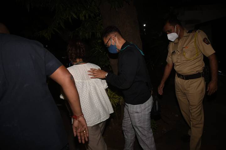 ऐसे में इस दौरान आमिर खान पलपल बेटी को प्रोटेक्ट करते दिखाई दे रहे थे. (Photo Credit: Manav Manglani)