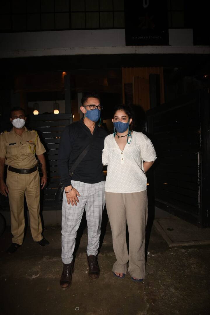 While Aamir Khan wore a black t-shirt and grey pants, his daughter looked simple in a white top and nude shade pants. The father-daughter duo made heads turn as they stepped out in the city. (Image courtesy – Manav Manglani)
