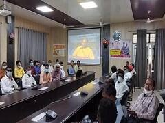 Vishwakarma Jayanti 2021: विश्वकर्मा जयंती पर कानपुर में आत्मनिर्भरता अभियान, युवाओं को दी गई टूल किट