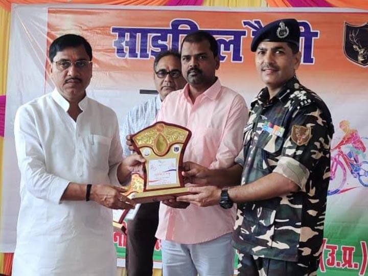 Assam से Maharajganj पहुंची SSB की साइकिल रैली, छात्रों ने किया जोरदार स्वागत SSB cycle rally reached Maharajganj from Assam ANN Assam से Maharajganj पहुंची SSB की साइकिल रैली, छात्रों ने किया जोरदार स्वागत