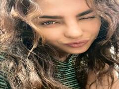 Priyanka Chopra की ताजा सेल्फी में उनके चेहरे से ज्यादा दिखे उनके बाल, फिर भी दिख रहीं बेहद खूबसूरत