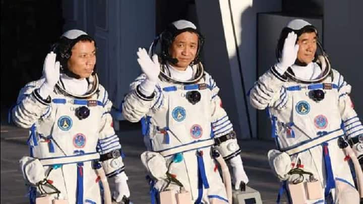 अंतरिक्ष में 90 दिन तक रहने के बाद, तीन चीनी अंतरिक्ष यात्री पृथ्वी पर वापस लौटे