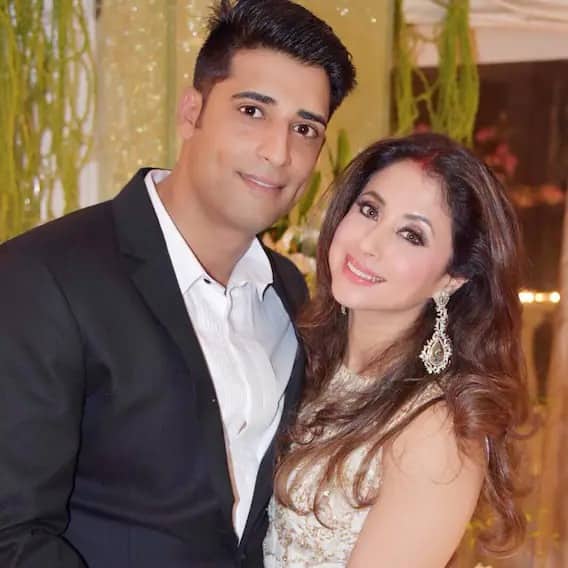 Urmila Matondkar:बॉलीवूडची छम्मा छम्मा गर्ल अर्थात उर्मिला मातोंडकरने बिजनेमॅन आणि मॉडेल मोहसिन अख्तर मीरशी विवाहबंधनात अडकली. दोघांनी काश्मिर येथे 3 मार्च 2016 ला लग्न केले. त्यावेळी उर्मिला 42 वर्षाची होती.