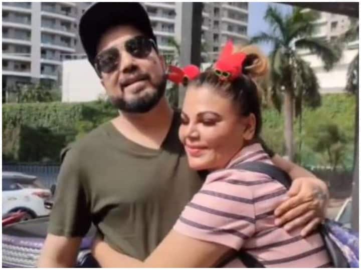 Zee Comedy Show: शो में पहुंचकर Mika Singh बोले– Rakhi Sawant मेरी बेस्ट फ्रेंड है उन्हें मुझसे बेहतर कोई नहीं जानता Mika Singh called Rakhi Sawant his best friend said no one knows her better than me Zee Comedy Show: शो में पहुंचकर Mika Singh बोले– Rakhi Sawant मेरी बेस्ट फ्रेंड है उन्हें मुझसे बेहतर कोई नहीं जानता