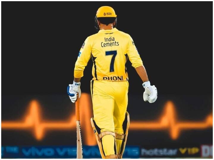 Chennai Super Kings: महेंद्र सिंह धोनी की अगुआई वाली चेन्नई सुपर किंग्स सात में से पांच मुकाबले जीतकर दूसरे नंबर पर है. चेन्नई की टीम के पास अभी 10 अंक हैं. चेन्नई को दूसरे हाफ में सात मुकाबले खेलना है. (फोटो आईपीएल ट्विटर)