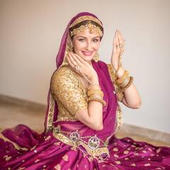 क्या आप जानते हैं Bhabiji Ghar Par Hain की एक्ट्रेस Saumya Tandon पिछले 5 सालों से डिज़ाइन कर रही हैं खुद की साड़ियां?