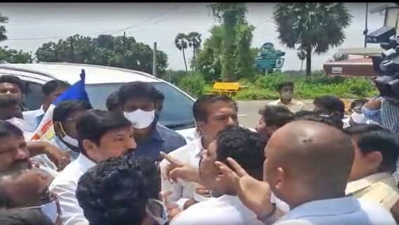 Chandrababu House: చంద్రబాబు ఇంటి వద్ద హైటెన్షన్... టీడీపీ, వైసీపీ కార్యకర్తల రాళ్లదాడి