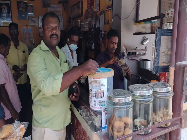 உயிரிழந்த சமூகசேவகரின் குடும்பத்திற்கு டீக்கடை வருமானம் மூலம் உதவும் டீக்கடைக்காரர்