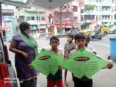 Viswakarma Puja : একদিন মোবাইল থেকে দূরে থাকুন তো ! ঘুড়ি বিলি করে বিশ্বকর্মা পুজোর আবহে বার্তা মেডিক্যাল ব্যাঙ্কের