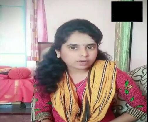 Karnataka: Woman refuses to marry until her village gets road Karnataka: ఊరికి రోడ్డేసే వరకు పెళ్లిచేసుకోను... యువతి శపథం... దిగొచ్చిన సీఎం