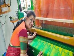 Roja: ఎమ్మెల్యే రోజా సరికొత్త అవతారం.. చేనేత కార్మికురాలిగా చీర నేస్తూ సందడి