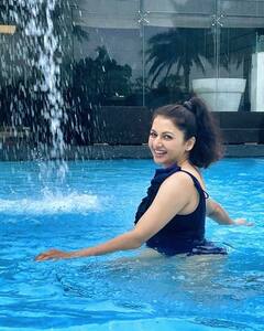 52 साल की उम्र में Bhagyashree ने बिकिनी में दिखाया अपना परफेक्ट फिगर, फिटनेस देखकर फैन्स भी हुए दीवाने