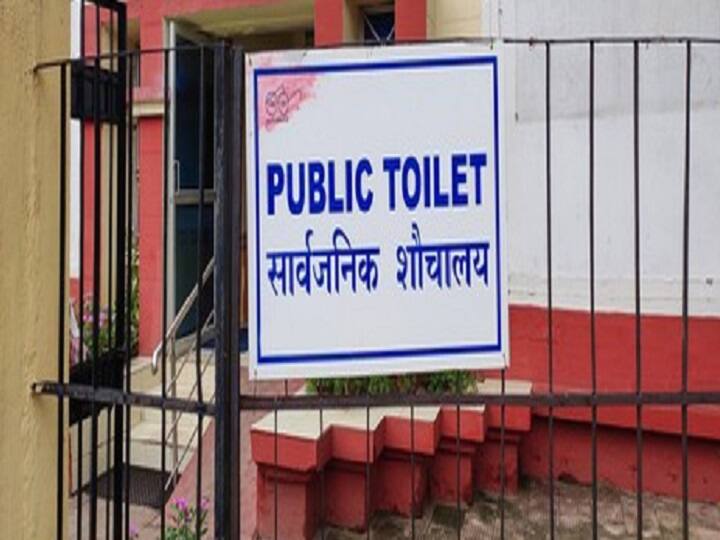 Ghazipur Manipulation in the construction work of public toilet in Surha village ann गाजीपुरः सुरहा गांव में सार्वजनिक शौचालय के निर्माण कार्य में हेराफेरी, सचिव-ग्राम प्रधान ने निर्माण कराए बगैर निकलवा ली ज्यादा राशि