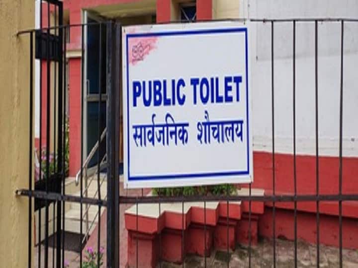 गाजीपुरः सुरहा गांव में सार्वजनिक शौचालय के निर्माण कार्य में हेराफेरी, सचिव-ग्राम प्रधान ने निर्माण कराए बगैर निकलवा ली ज्यादा राशि