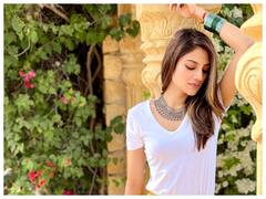 Nusrat Jahan की खूबसूरती आपको भी कर देगी मदहोश, संभल न पाएं तो आपका न होगा कोई दोष