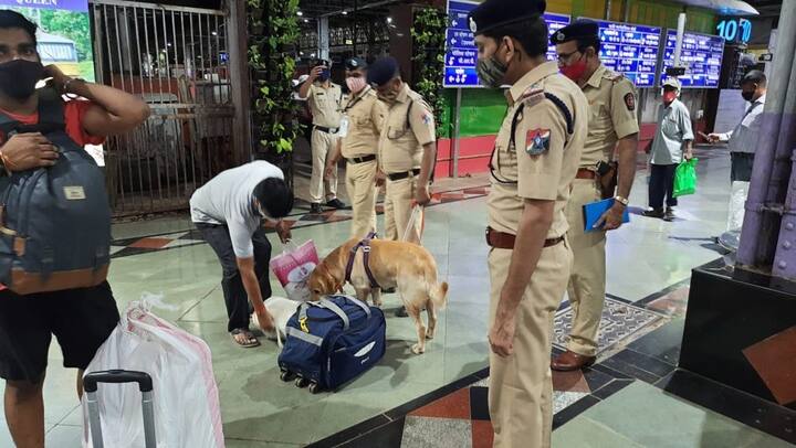 या दहशतवाद्यांच्या हिटलिस्टवर मुंबई लोकल असल्याचं स्पष्ट झालं आहे. त्यांनी मुंबई लोकलची रेकी केली होती.