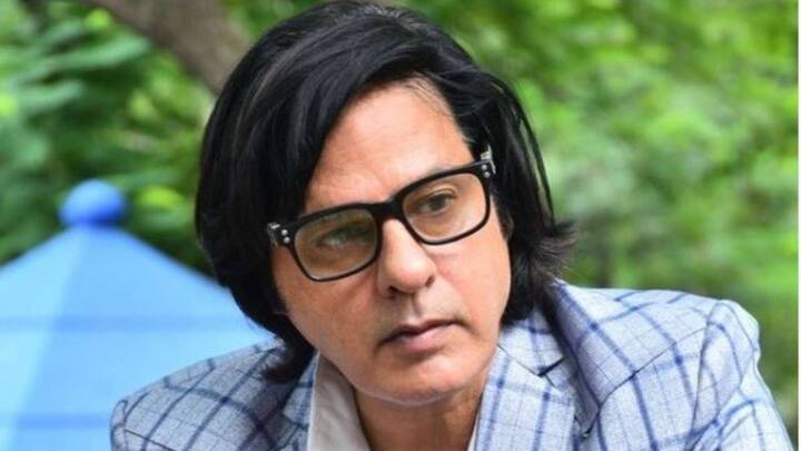 Rahul Roy, Bigg Boss 1: इस मशहूर रियलिटी सीरीज का पहला सीजन आशिकी फेम एक्टर राहुल रॉय ने जीता था. उन्हें आखिरी बार कानू बहल की फिल्म 'आगरा' में देखा गया था, जो साल 2020 में रिलीज हुई थी.