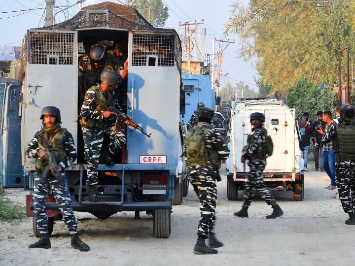 Srinagar Noorbagh Firing on security forces terrorists leave arms and flee Srinagar, Noorbagh Firing: श्रीनगर के नूरबाग में सुरक्षाबलों के ऊपर गोलीबारी, हथियार छोड़कर भागने को मजबूर हुए आतंकी