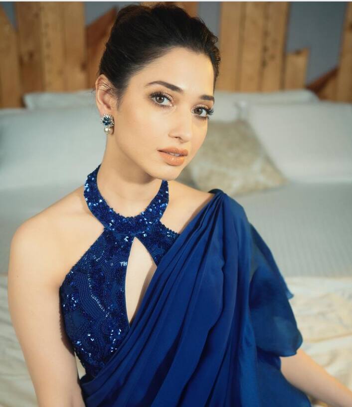 கல்லில் ஆடும் தீவே சிறு கலக -கார பூவே