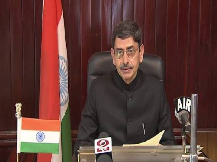 ஆர்.என்.ரவி பீகாரில் பிறந்தவர். கேரளா பிரிவைச் சேர்ந்த முன்னாள் ஐபிஎஸ் அதிகாரி.