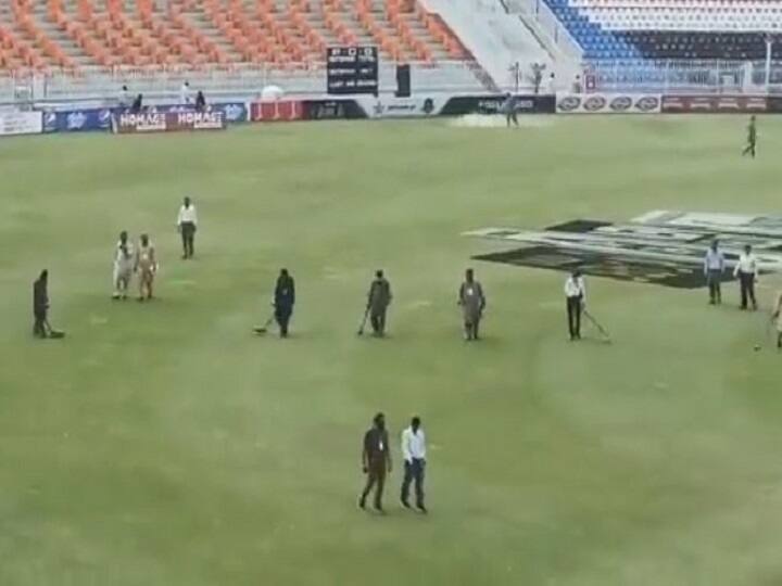 PAK Vs NZ, Pakistan security and bomb disposal squad were at Rawalpindi cricket stadium PAK Vs NZ: रावलपिंडी के मैदान पर पहुंची थी बम डिस्पोजल टीम, वीडियो आया है सामने