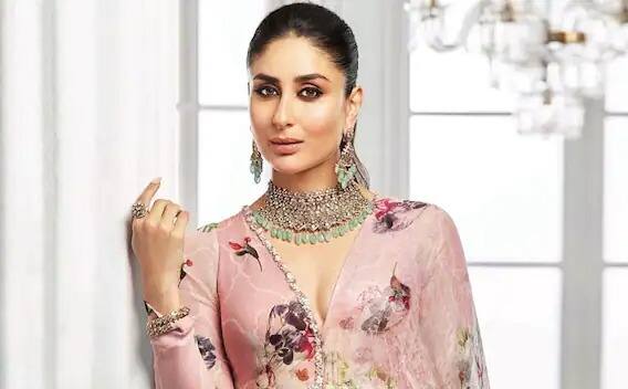 Kareena Kapoor Khan: करीना कपूर खानचे नाव तर या यादीत सर्वात पुढे आहे. करीनाने आपल्या आवडीनुसार आपली वॅनिटी व्हॅनची डिझाईन केली आहे. व्हाईट फ्रेम मिरर ही करीनाच्या  वॅनिटी व्हॅनचे वैशिष्ट्य आहे.