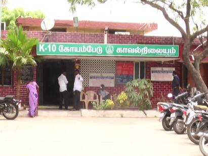 Sewage robbery to the old man who was standing at the Coimbate bus stand டேய்... என்னடா... அரிசியெல்லாம் வழிப்பறி பண்ண ஆரம்பிச்சுட்டீங்க... அதுவும் போலீஸ் ‛கெட்டப்’ல!