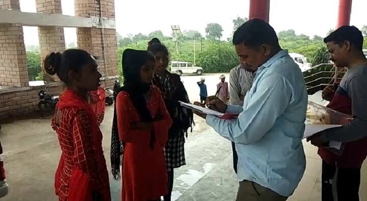 Banasknatha : An Unknown vehicle accident near Ambaji, three died on the spot Banaskantha : અંબાજી ચાલીને જતાં પદયાત્રીઓને નડ્યો અકસ્માત, 3નાં મોત, બે ઘાયલ