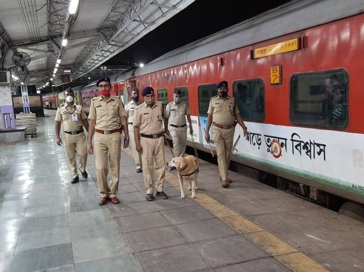 मुंबई में आतंकी हमलों का खतरा: ट्रेन में गैस अटैक और यात्रियों पर हमले कर सकते हैं आतंकी, अलर्ट जारी