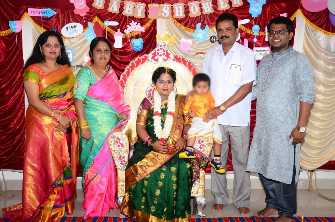 Shocking: बेंगलुरू में मृत मिले एक ही परिवार के 5 लोग, 9 महीने का बच्चा भी शामिल Shocking! Five Of Family, Including 9-Month-Old Boy, Found Dead In Bengaluru Shocking: बेंगलुरू में मृत मिले एक ही परिवार के 5 लोग, 9 महीने का बच्चा भी शामिल