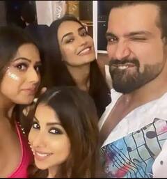 Nia Sharma Birthday Celebration: ਨਿਆ ਸ਼ਰਮਾ ਨੇ ਪਿੰਕ ਡਰੈੱਸ 'ਚ ਮਨਾਇਆ 31ਵਾਂ ਜਨਮਦਿਨ, ਦੋਸਤਾਂ ਨੂੰ ਗਲੇ ਲਗਾ ਕੇ ਮਨਾਇਆ ਜਸ਼ਨ