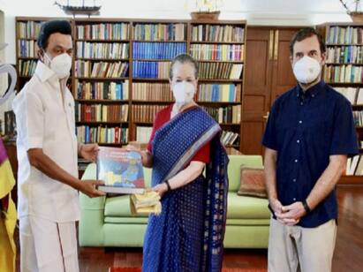 the list of books MK Stalin gifted to Modi, President and others பிரதமர் முதல் ஆளுநர் வரை ஸ்டாலின் பரிசளித்த புத்தகங்களை தெரியுமா?