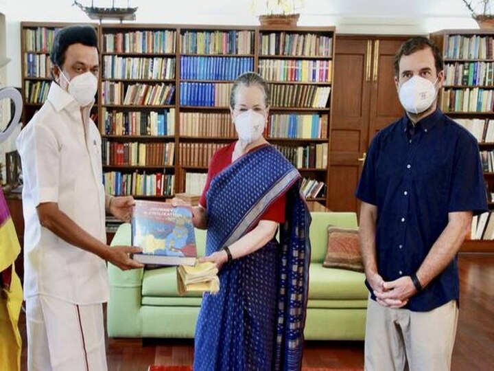 MK stalin Gifts Book: ’தமிழ்நாட்டின் புதிய ஆளுநராக பதவியேற்ற ஆர்.என்.ரவி’ முதல்வர் மு.க.ஸ்டாலின் அளித்த பரிசு..!