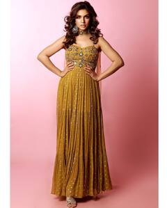 Divya Agarwal की इन अदाओं पर मर मिटेंगे आप, नहीं देखा होगा किसी हसीना का ऐसा अंदाज