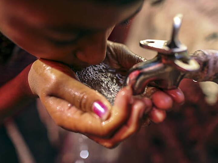 Worrying news for Mumbaikars! Contaminated drinking water in Dadar, Dharavi, Paral, Byculla, Goregaon, Mulund मुंबईकरांची चिंता वाढवणारी बातमी! दादर, धारावी, परळ, भायखळा, गोरेगाव, मुलुंडमध्ये पिण्याचे पाणी दूषित  