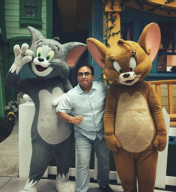 दिलीप जोशी: ‘तारक मेहता का उल्टा चश्मा’ में जेठालाल के किरदार से फेमस हुए दिलीप जोशी के पास ऑडी क्यू 7 जैसी सुपर लग्जरी कार मौजूद है. खबरों की मानें तो इस कार की कीमत 80 लाख रुपये के आस-पास है. वहीं, दिलीप जोशी के पास टोयोटा की इनोवा कार भी है.