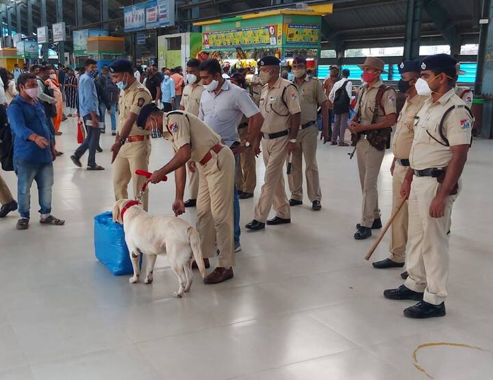 चार दिवसांपूर्वी दिल्ली पोलिसांच्या स्पेशल सेलने सहा दहशतवाद्यांना अटक केली होती. या अटकेमुळे मुंबई आणि देशभरातील दहशतवादी हल्ल्याचा मोठा कट उधळला.