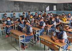 अहमदनगरच्या हिवरे बाजारने करुन दाखवलं! कोरोना संकटातही शाळा सुरु, 90 दिवस पू्र्ण