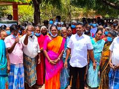 தென்காசியில் ஆயிரம் பேருடன் வந்து வேட்புமனுத்தாக்கல் செய்த பெண் சுயேச்சை வேட்பாளர்