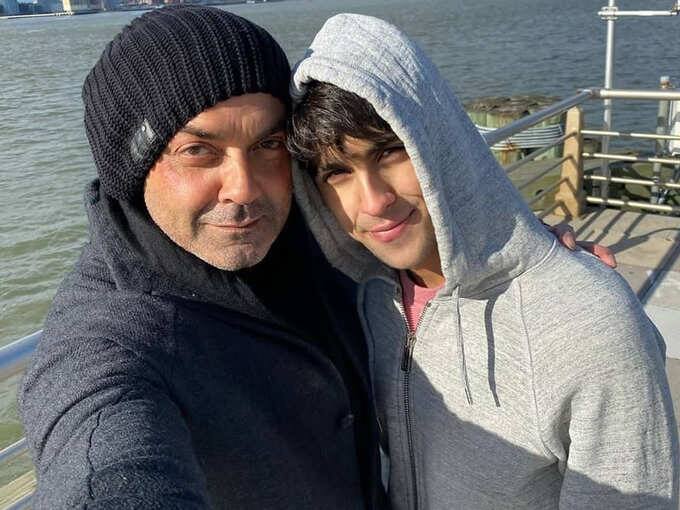 दरअसल, आर्यमान पढ़ाई के लिए न्यूयॉर्क जा चुके हैं. वह न्यूयॉर्क में बिजनेस मैनेजमेंट की पढ़ाई कर रहे हैं. आर्यमान इसी साल 20 साल के हुए हैं.