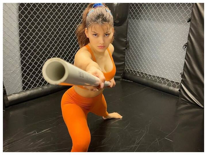 Urvashi Rautela का Workout Video देखकर चकरा जाएगा आपका सिर, ये अच्छे-अच्छों के बस की बात नहीं Your head will be stunned after watching Urvashi Rautelas Workout Video Urvashi Rautela का Workout Video देखकर चकरा जाएगा आपका सिर, ये अच्छे-अच्छों के बस की बात नहीं