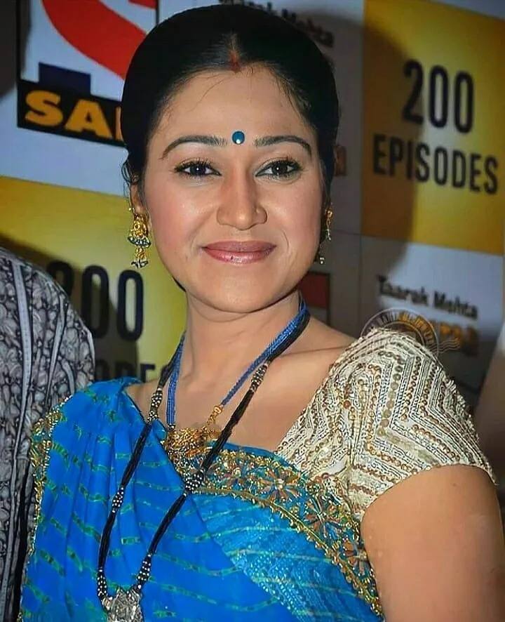 दिशा वकानी: ‘तारक मेहता का उल्टा चश्मा’ में दयाबेन के किरदार से फेमस हुईं दिशा वकानी अब इस सीरियल का हिस्सा नहीं हैं. हालांकि, इस सीरियल के मेकर्स को अब तक दिशा का रिप्लेसमेंट नहीं मिला है. आपको बता दें कि दिशा के पास ऑडी क्यू 7 कार है, जिसकी कीमत 80 लाख रुपये है.