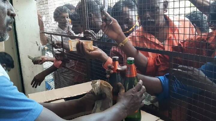 Dharmapuri: Supervisor suspended for selling liquor at extra cost near Arur தருமபுரி: அரூர் அருகே கூடுதல் விலைக்கு மதுவிற்றதால் மேற்பார்வையாளர் சஸ்பெண்ட்