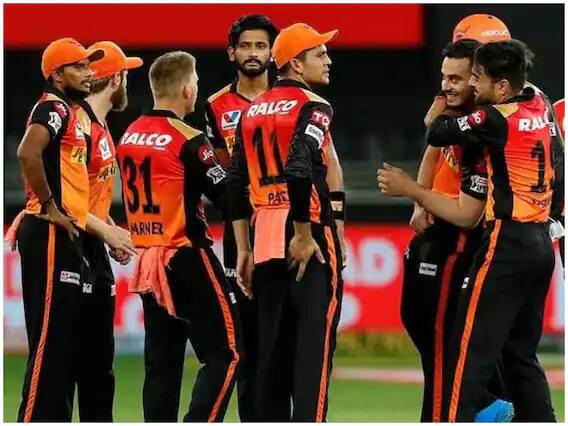 SRH: हैदराबादनं आयपीएल 2021 मध्ये पहिल्या टप्प्यात खूपच निराशाजनक प्रदर्शन केलं आहे. हैदराबाद आतापर्यंत प्वाईंट्स टेबलमध्ये सर्वात खाली आहे. हैदराबादनं सात सामन्यांपैकी केवळ एक सामना जिंकला आहे. (फोटो आयपीएल ट्विटर)