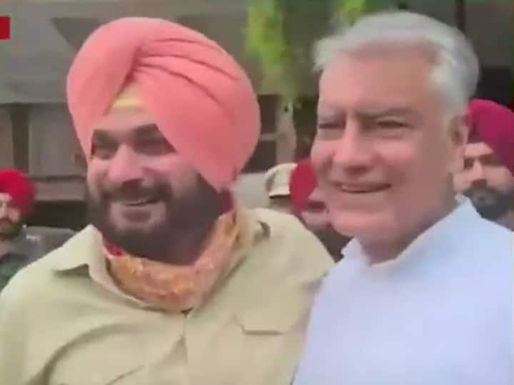 Sunil Jakhar Name in the Race for Punjab New Chief Minister Post After Captain Amarinder Singh Resignation Amarinder Singh Resigns: अमरिंदर सिंह के इस्तीफे के बाद पंजाब सीएम की रेस में इस नेता का नाम सबसे आगे