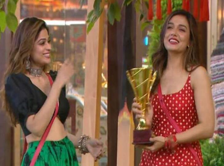 Bigg Boss OTT: Divya Agarwal Wins the Show Shamita Shetty on third position Bigg Boss OTT Finale: Shamita Shetty-Nishant Bhat को पछाड़कर Divya Agarwal बनीं विनर, 25 लाख का मिला इनाम