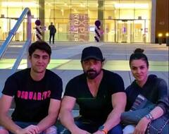 Looks ਦੇ ਮਾਮਲੇ 'ਚ Bobby Deol ਨੂੰ ਵੀ ਫੇਲ ਕਰਦਾ ਉਨ੍ਹਾਂ ਦਾ ਬੇਟਾ Aryaman, ਵੇਖੋ ਤਸਵੀਰਾਂ